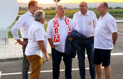 Viktor Orban, premierul Ungariei, a apărut cu fularul lui Sepsi la gât și a fost aplaudat de întreg stadionul » SPP-ul i-a controlat până și pe jurnaliști!