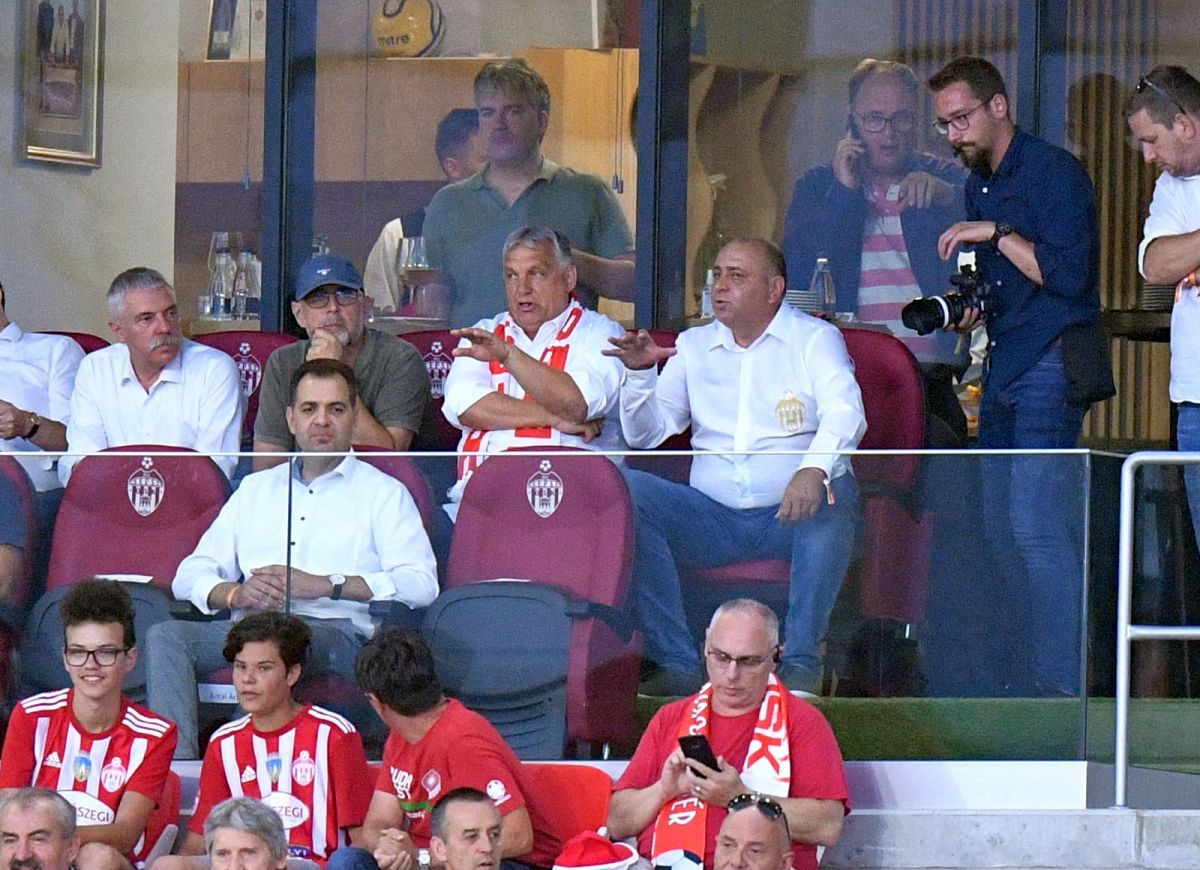 Viktor Orban, premierul Ungariei, a apărut cu fularul lui Sepsi la gât și a fost aplaudat de întreg stadionul » SPP-ul i-a controlat până și pe jurnaliști!