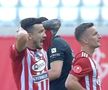 Scene uluitoare la Sepsi - FCU, primul meci al zilei din Superligă! Aproape să leșine de durere, fotbalistul n-a putut fi urcat în ambulanță dintr-un motiv incredibil