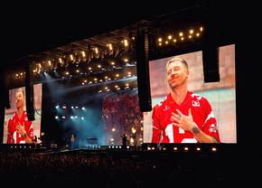 Apariție de senzație la Electric Castle » Celebrul rapper american a purtat tricoul unei echipe românești la Bonțida: „E mare fan al trupei din orașul natal”