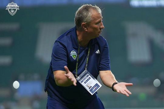 Jeonbuk, echipa lui Dan Petrescu, a fost învinsă azi de Pohang, 1-2, în runda #24 a campionatului din Coreea de Sud.