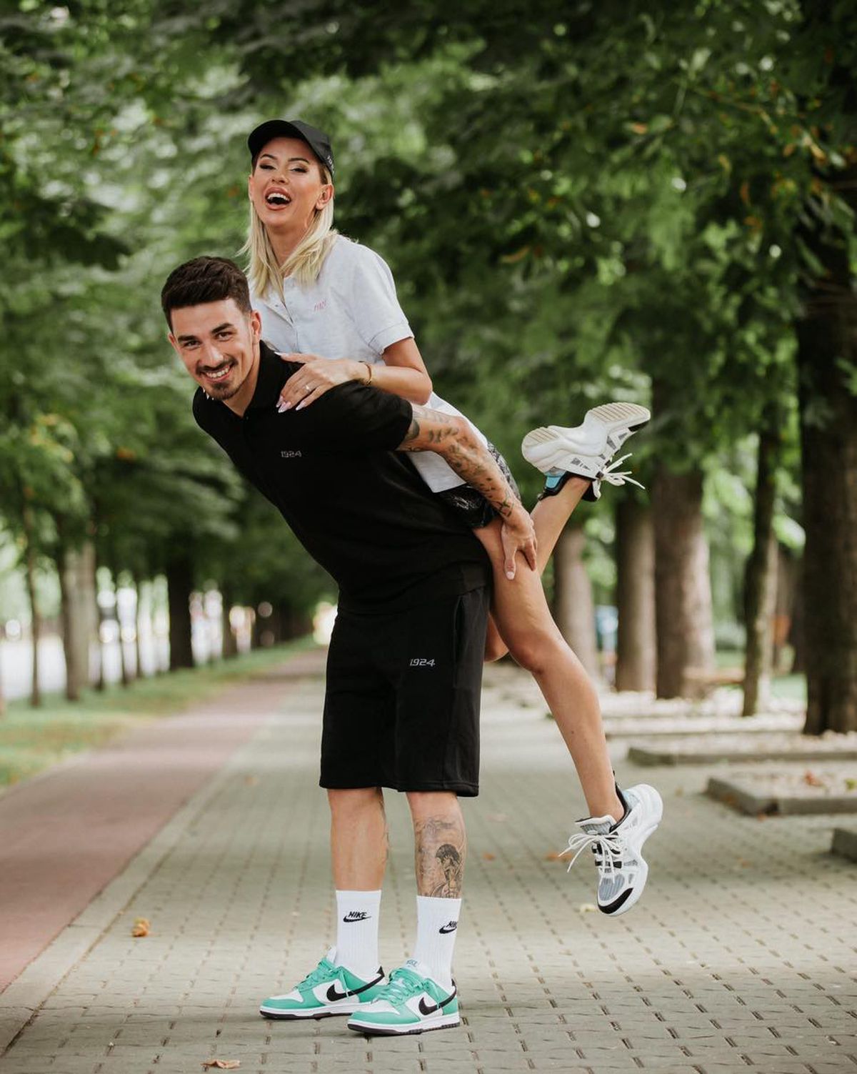 Sergiu Hanca și soția lui, Andreea, modele pentru o lansare de haine a Petrolului