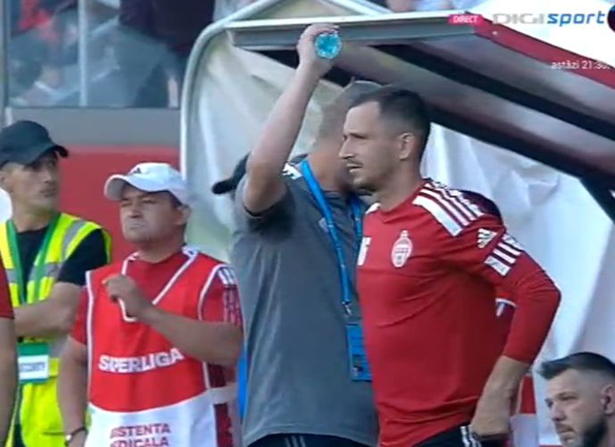 Scene uluitoare la Sepsi - FCU, primul meci al zilei din Superligă! Aproape să leșine de durere, fotbalistul n-a putut fi urcat în ambulanță dintr-un motiv incredibil