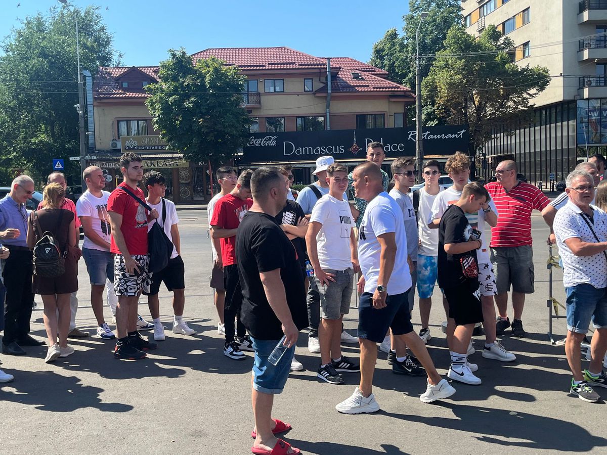 Scene uluitoare la Arena Națională: oameni rugați de MM Stoica să nu mai aștepte și să nu se mai așeze la coadă fiindcă nu mai ajung să intre în posesia unui bilet la derby