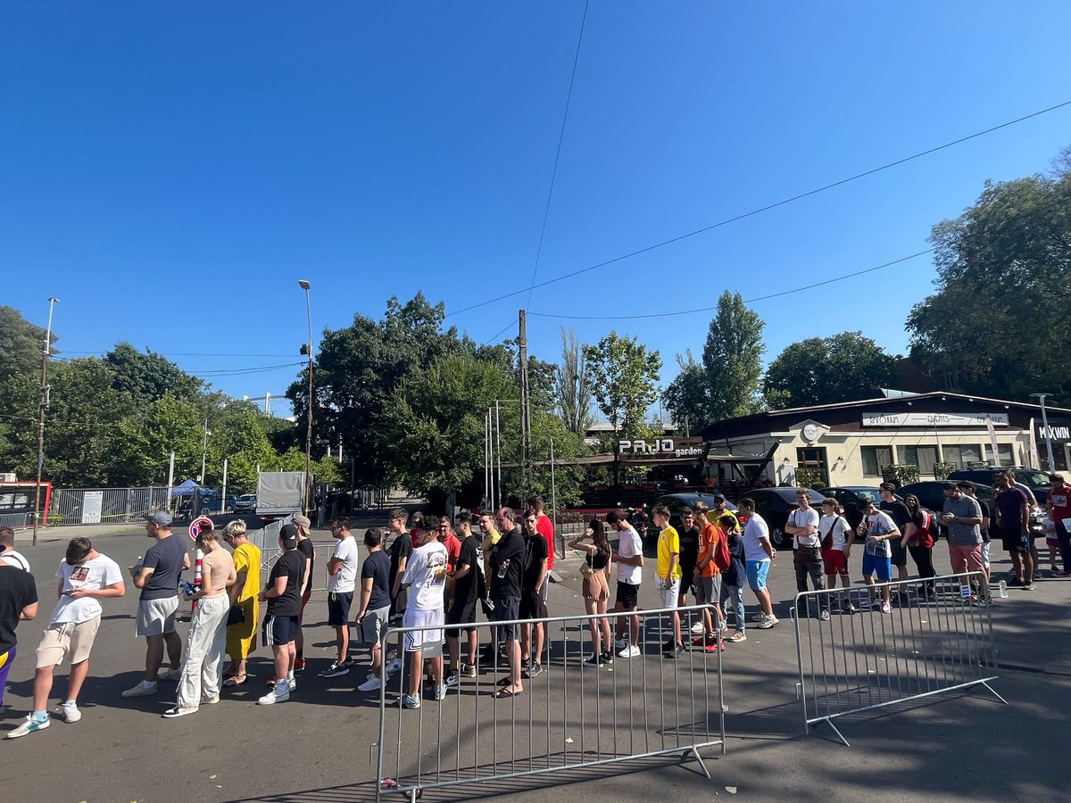 Scene uluitoare la Arena Națională: oameni rugați de MM Stoica să nu mai aștepte și să nu se mai așeze la coadă fiindcă nu mai ajung să intre în posesia unui bilet la derby