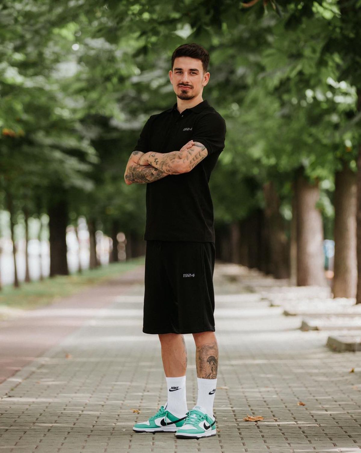 Sergiu Hanca și soția lui, Andreea, modele pentru o lansare de haine a Petrolului