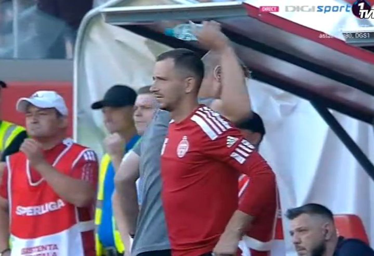 Scene uluitoare la Sepsi - FCU, primul meci al zilei din Superligă! Aproape să leșine de durere, fotbalistul n-a putut fi urcat în ambulanță dintr-un motiv incredibil