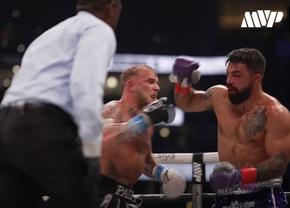 În ziua în care ar fi trebuit să boxeze cu Mike Tyson, Jake Paul a intrat în ring » KO tehnic în runda cu numărul 6