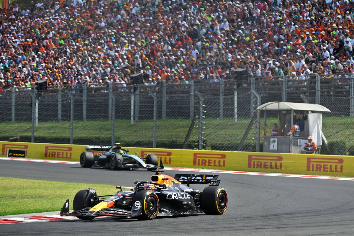 Cea mai controversată cursă a sezonului din Formula 1! I-a cedat locul pentru victorie după un ordin intern + incident ca în 2021 între Hamilton și Verstappen
