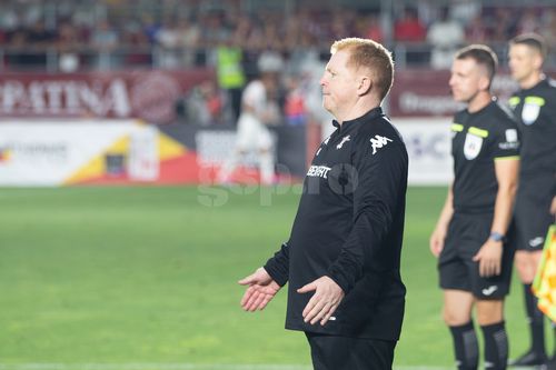 Neil Lennon în timpul meciului Rapid - CFR Cluj. FOTO: Ionuț Iordache (GSP)