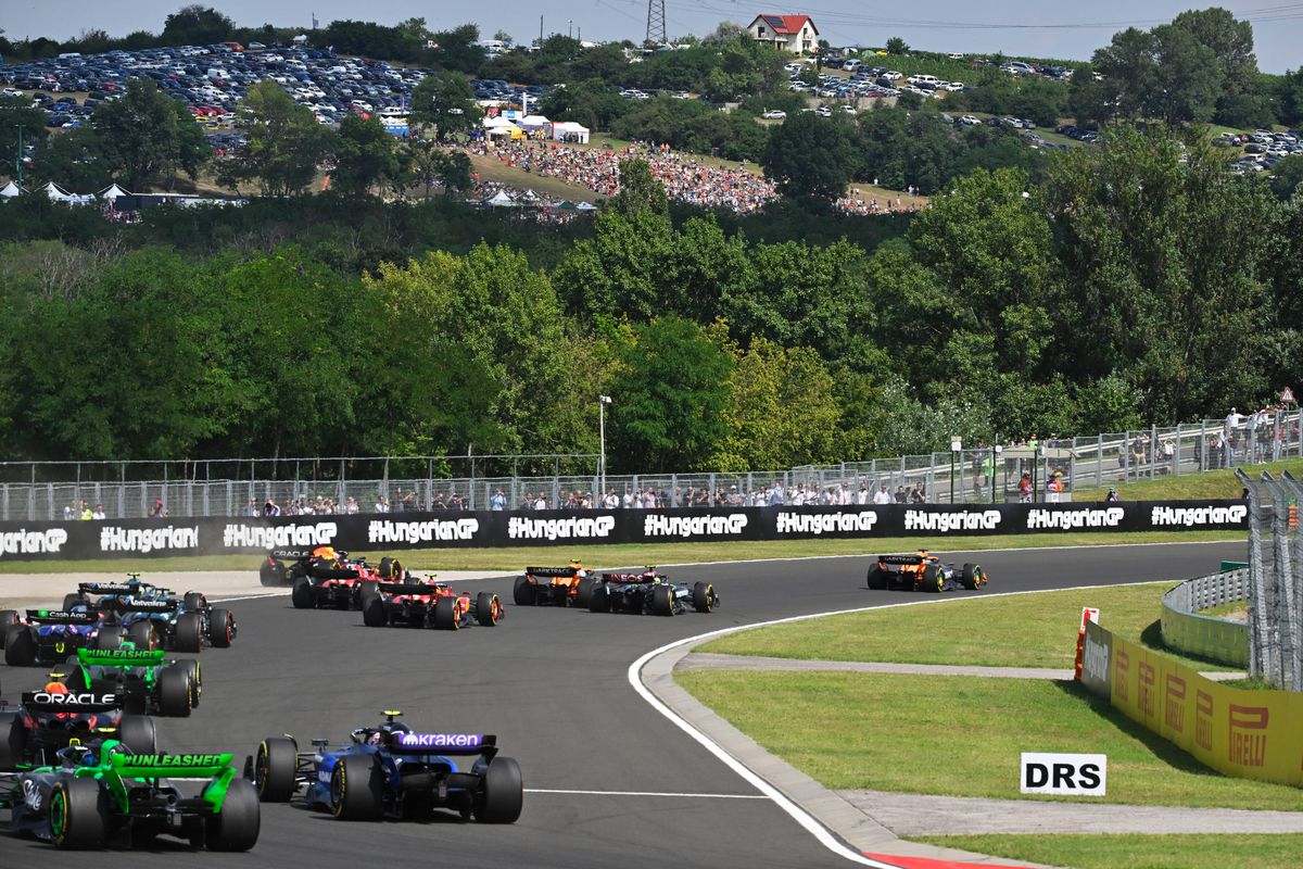 Cea mai controversată cursă a sezonului din Formula 1! I-a cedat locul pentru victorie după un ordin intern + incident ca în 2021 între Hamilton și Verstappen