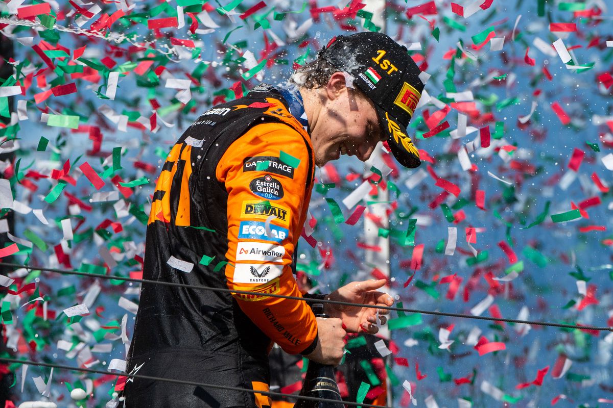 Cea mai controversată cursă a sezonului din Formula 1! I-a cedat locul pentru victorie după un ordin intern + incident ca în 2021 între Hamilton și Verstappen