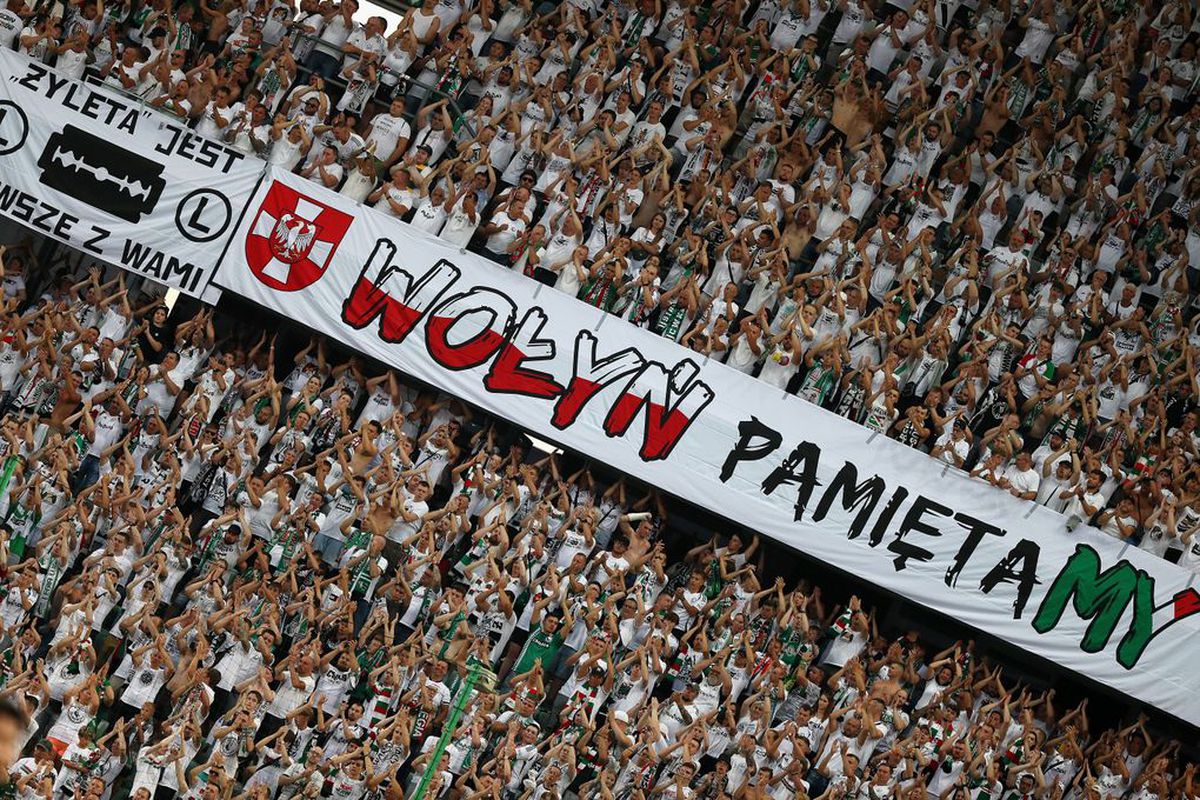 Scenografia care a scandalizat Europa » Ce au putut afișa ultrașii celor de la Legia Varșovia: „Atrocități! Trebuie să existe consecințe!”