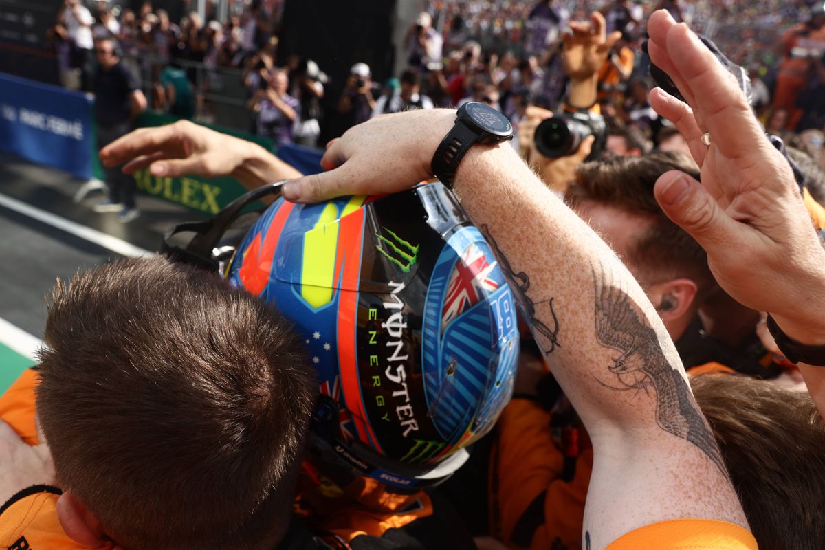 Cea mai controversată cursă a sezonului din Formula 1! I-a cedat locul pentru victorie după un ordin intern + incident ca în 2021 între Hamilton și Verstappen