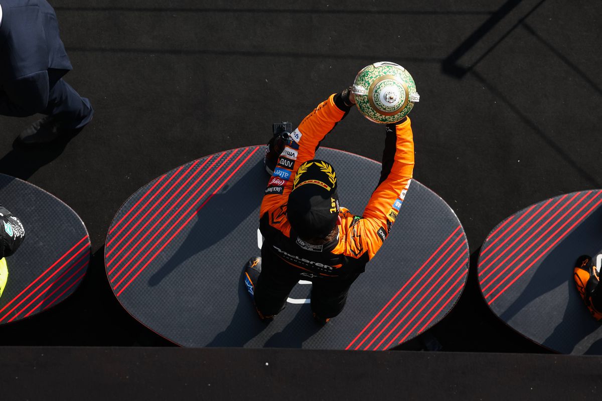 Cea mai controversată cursă a sezonului din Formula 1! I-a cedat locul pentru victorie după un ordin intern + incident ca în 2021 între Hamilton și Verstappen