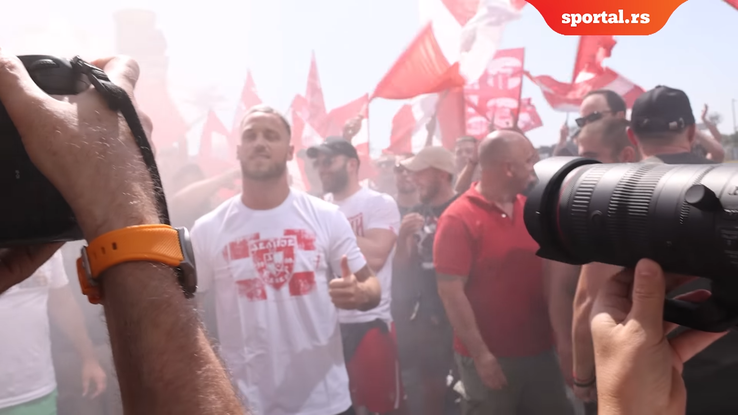 Nebunie la sosirea lui Marko Arnautovic la Belgrad // foto: sportal.blic.rs