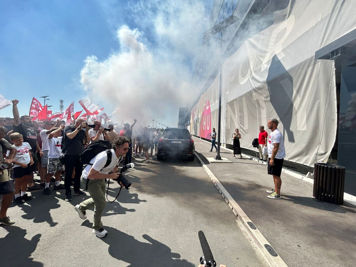 Nebunie la sosirea lui Marko Arnautovic la Belgrad