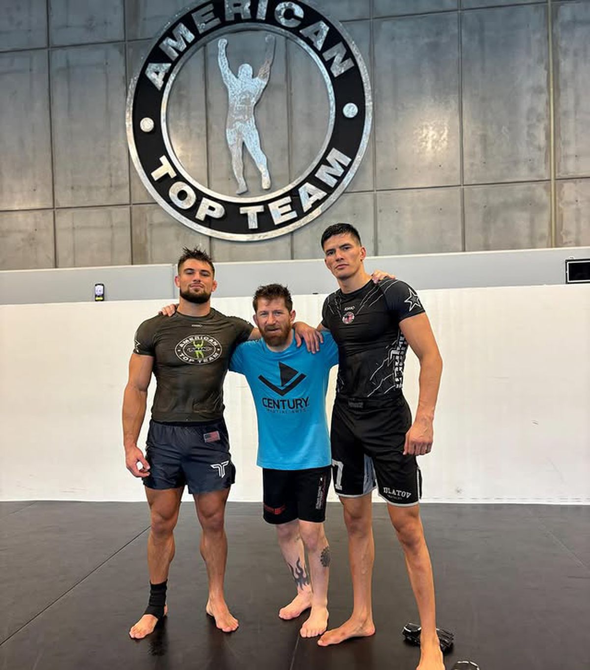 A câștigat lupta din UFC, apoi a pornit către podiumul Versace: „Arăt bine, nu?”