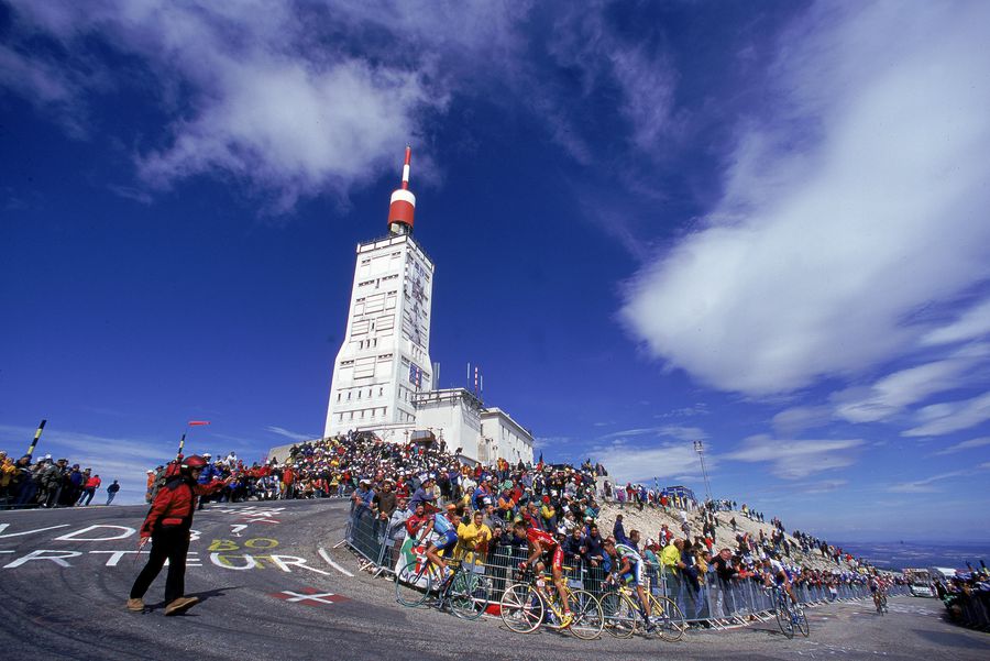 „Urcați-mă pe bicicletă, urcați-mă pe bicicletă!” » În 1967, a murit în timpul Turului Franței, în urma unui cocktail ucigaș, pe o cățărare nemiloasă! Nici un „sărut” nu l-a putut salva