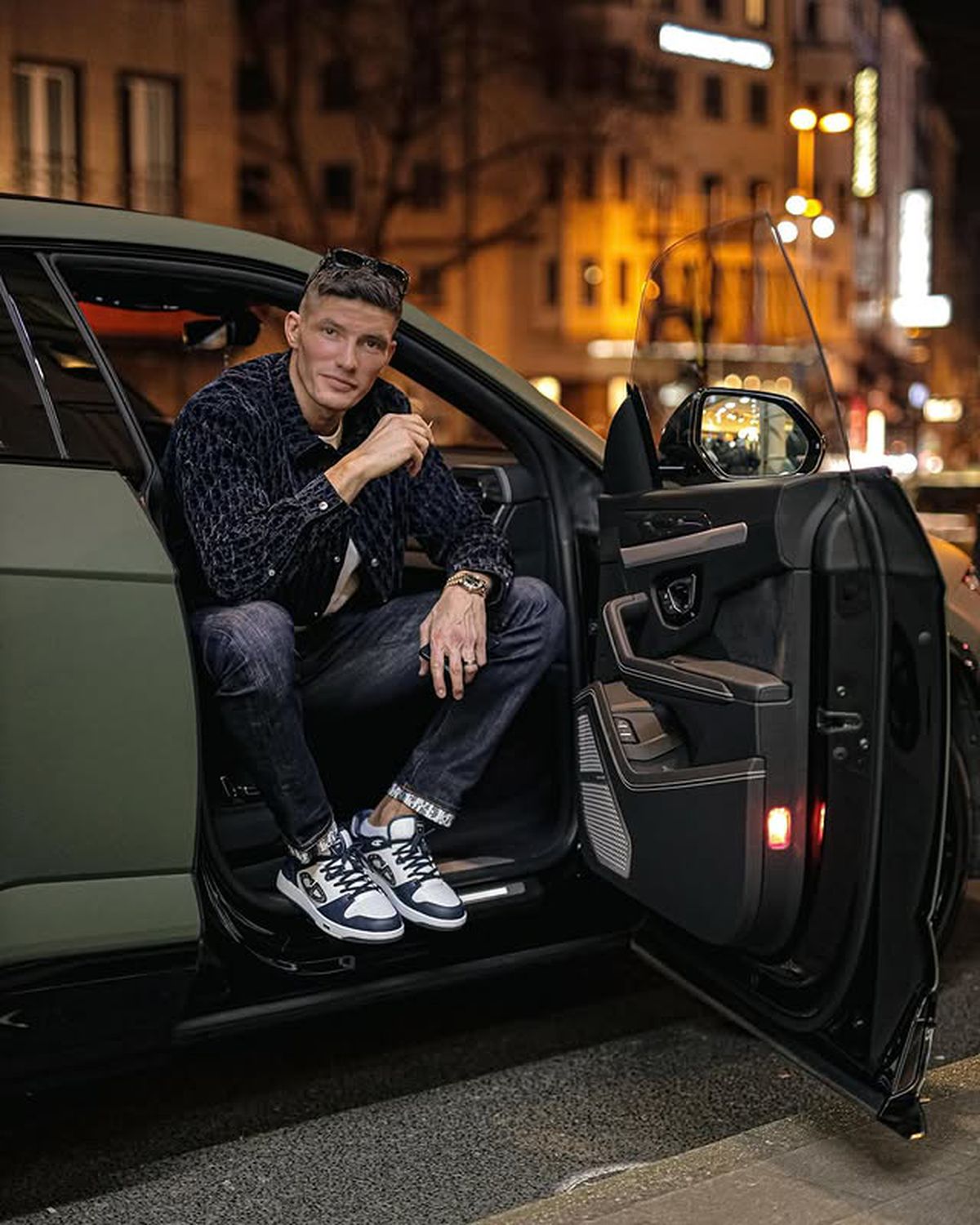 A câștigat lupta din UFC, apoi a pornit către podiumul Versace: „Arăt bine, nu?”