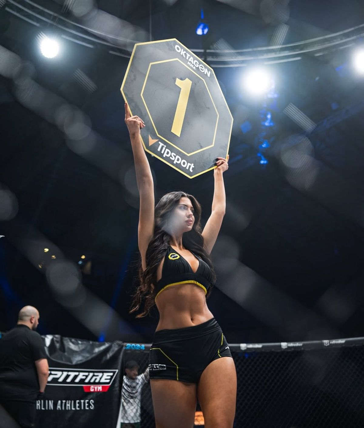 Românca a atras toate privirile pe „Wembley” la meciul „greilor” Oleksandr Usyk - Daniel Dubois