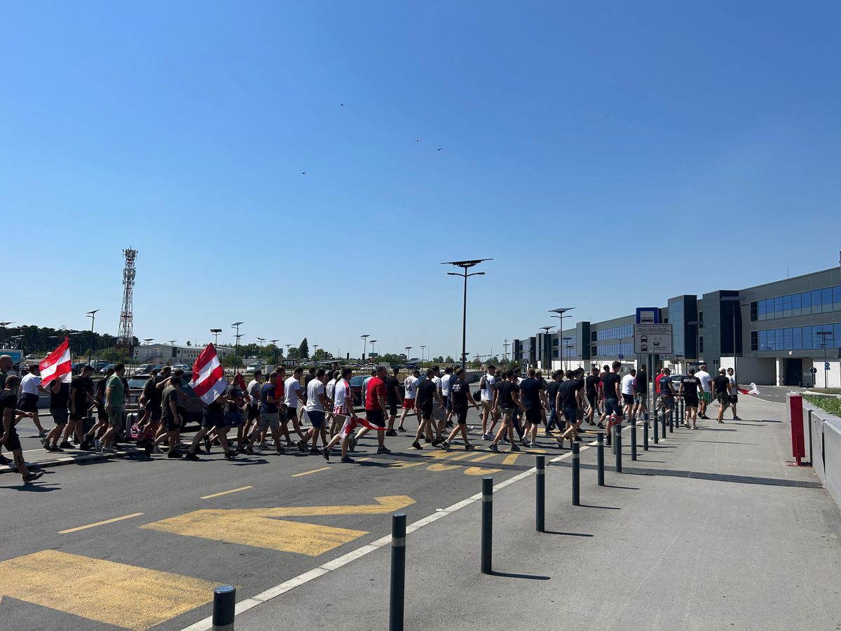 Nebunie la sosirea lui Marko Arnautovic la Belgrad