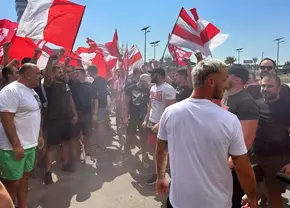 Celebra galerie a Stelei Roșii Belgrad „s-a mutat” pe aeroport » Fostul fotbalist al lui Inter a fost primit ca un rege