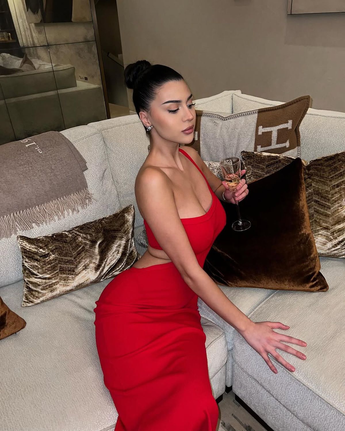 Românca a atras toate privirile pe „Wembley” la meciul „greilor” Oleksandr Usyk - Daniel Dubois