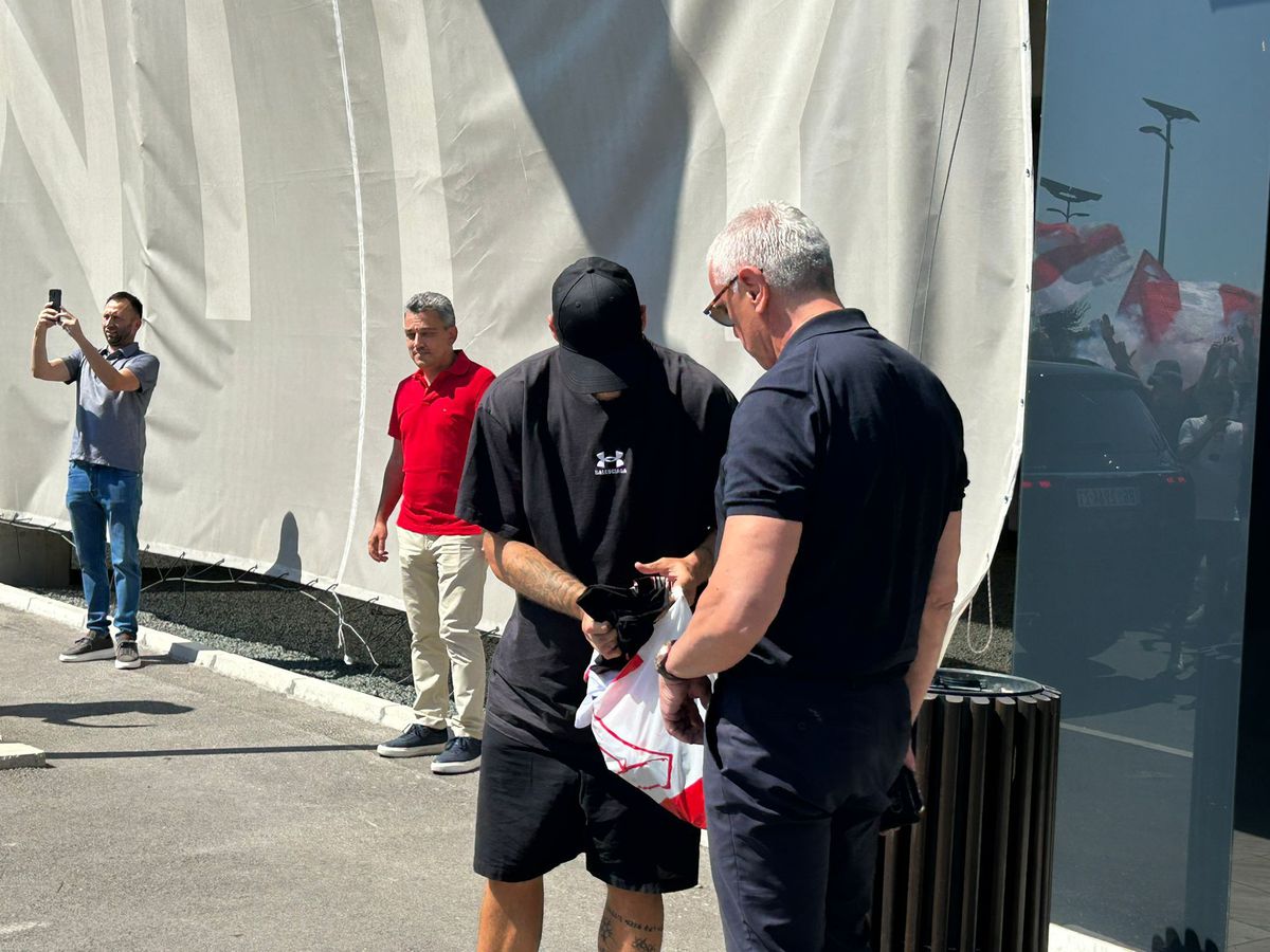 Nebunie la sosirea lui Marko Arnautovic la Belgrad