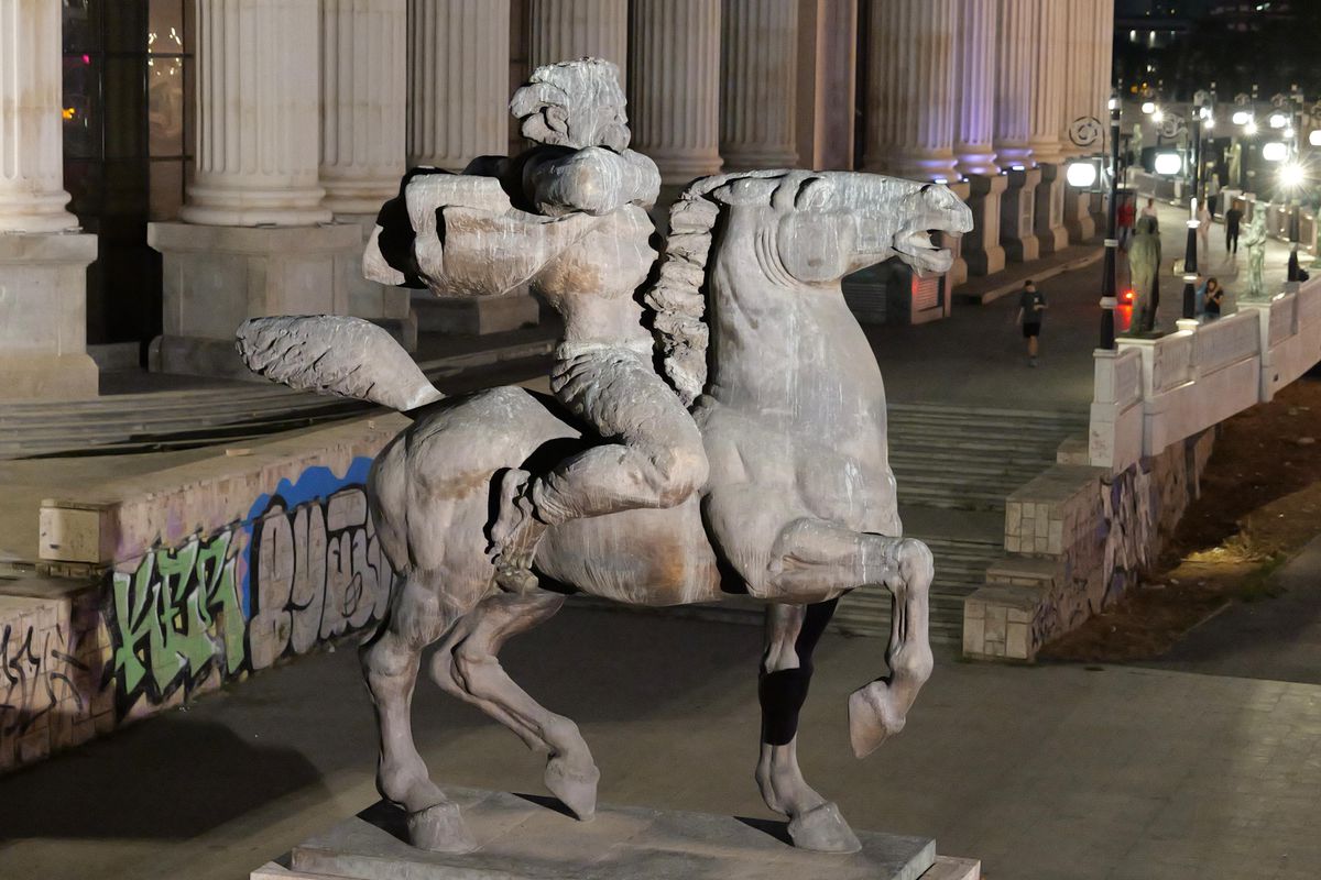 Skopje, capitala statuilor. Un mix între creștinism și islamism, între vechi și nou