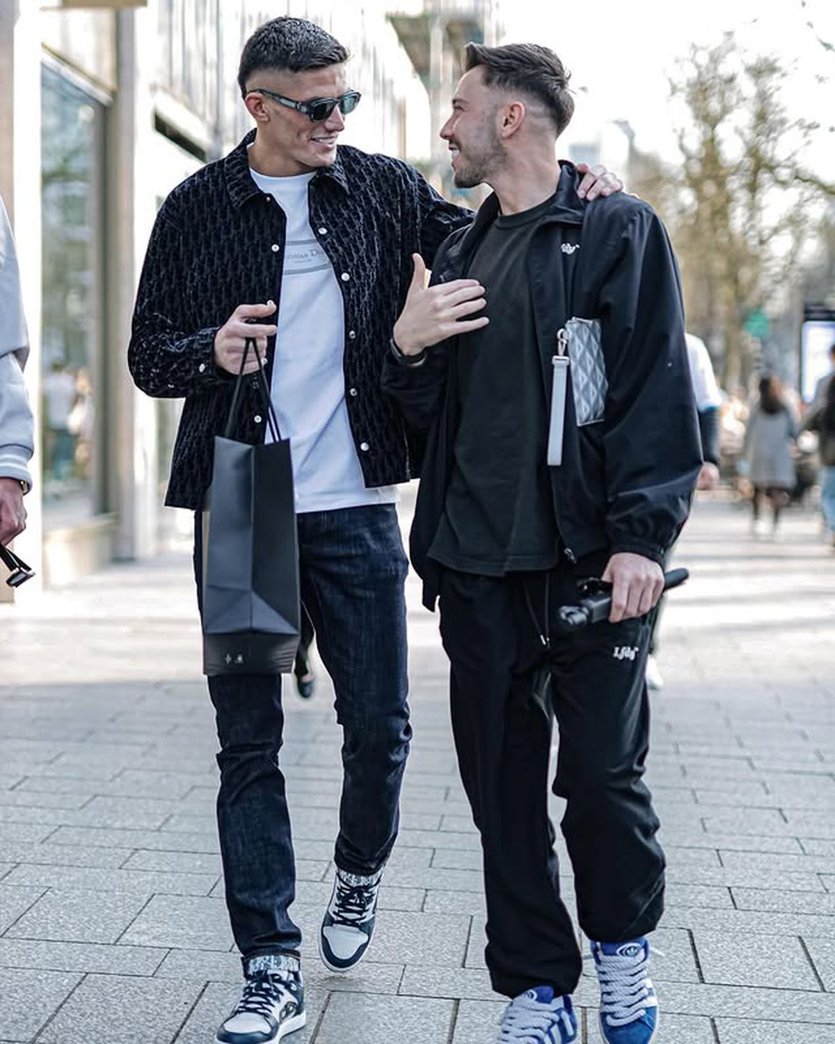 A câștigat lupta din UFC, apoi a pornit către podiumul Versace: „Arăt bine, nu?”