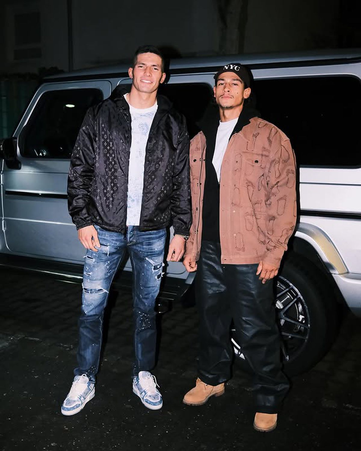 A câștigat lupta din UFC, apoi a pornit către podiumul Versace: „Arăt bine, nu?”