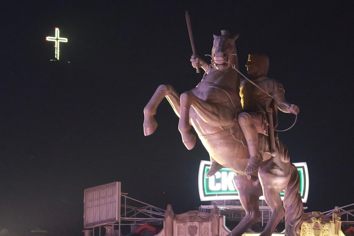 Skopje, capitala statuilor. Un mix între creștinism și islamism, între vechi și nou