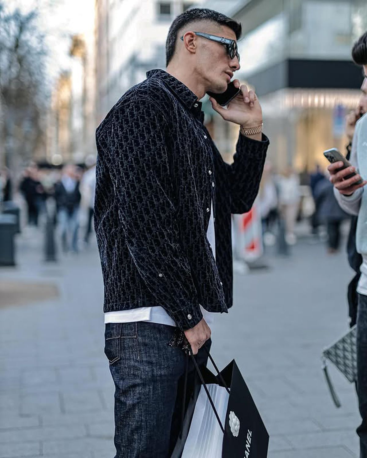 A câștigat lupta din UFC, apoi a pornit către podiumul Versace: „Arăt bine, nu?”