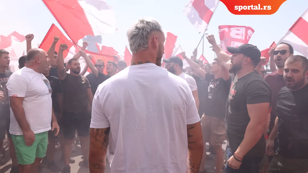 Celebra galerie a Stelei Roșii Belgrad „s-a mutat” pe aeroport » Fostul fotbalist al lui Inter a fost primit ca un rege