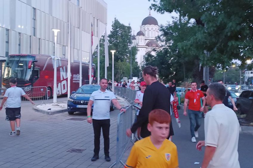 GALERIE FOTO Vizită surpriză la Dinamo - Botoșani » „Călăul” din derby-urile cu FCSB a fost invitatul lui Andrei Nicolescu