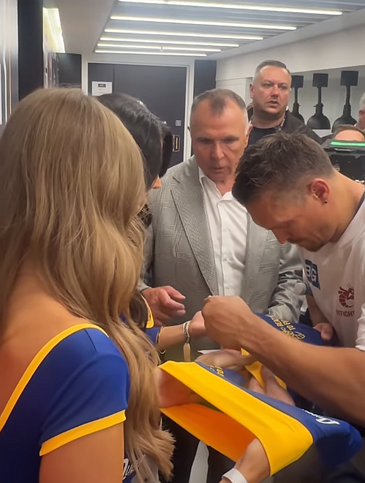 Românca a atras toate privirile pe „Wembley” la meciul „greilor” Oleksandr Usyk - Daniel Dubois