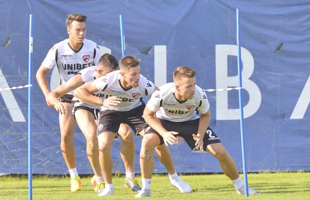 DINAMO // Babilonie! Jucătorii nu îndrăznesc să își ceară salariile, fanii anunță un protest masiv, iar Neicuțescu e aproape de transfer »  În cine își pun speranțele: „E un om bun”