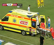 Intrare violentă în finalul meciului CSU Craiova - Gaz Metan! Ambulanța a intrat pe gazon