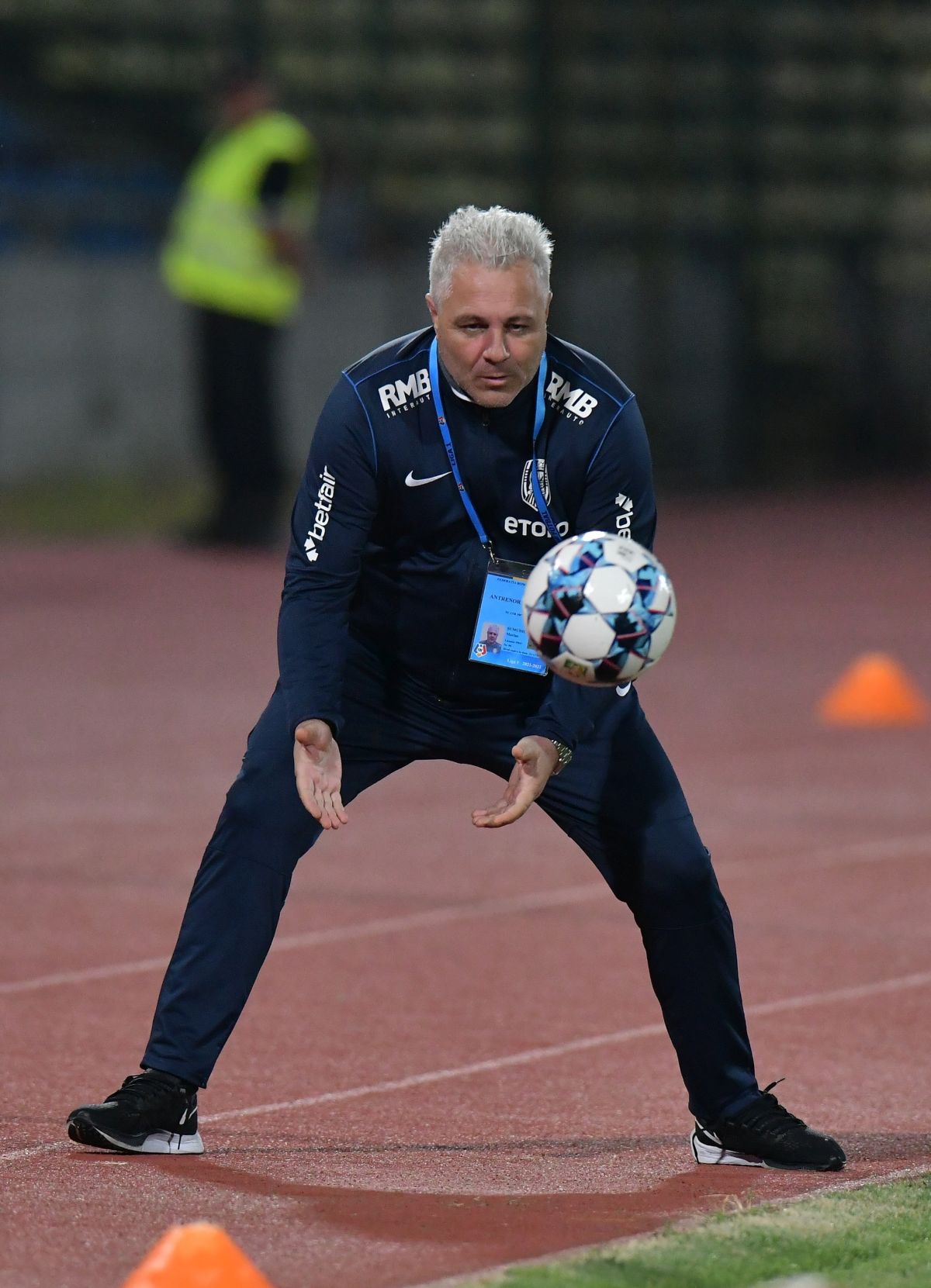 Șumudică: „Îmi dau șapca jos!” » Cum o motivează pe Sepsi pentru meciul cu FCSB :)