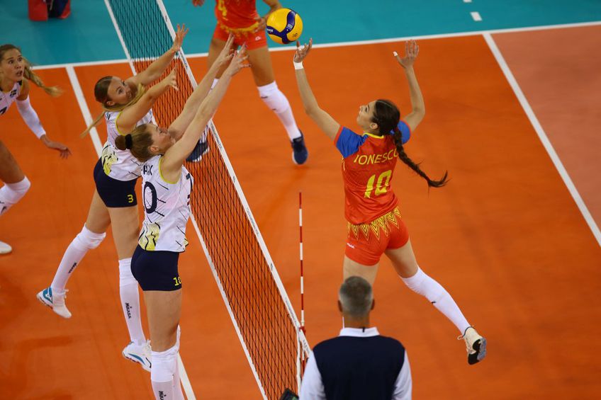 Naționala de volei feminin a României a fost învinsă categoric de Suedia, 0-3 (-21, -17, -16), în al doilea meci al grupei D de la Euro 2021