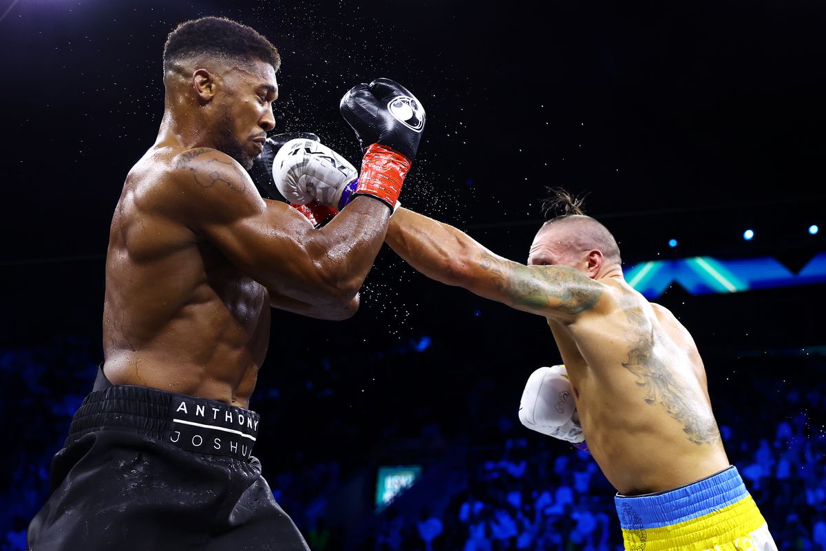 Ucraineanul Usyk l-a învins din nou pe Anthony Joshua! Scandal după meci: a aruncat centurile și a plecat din ring