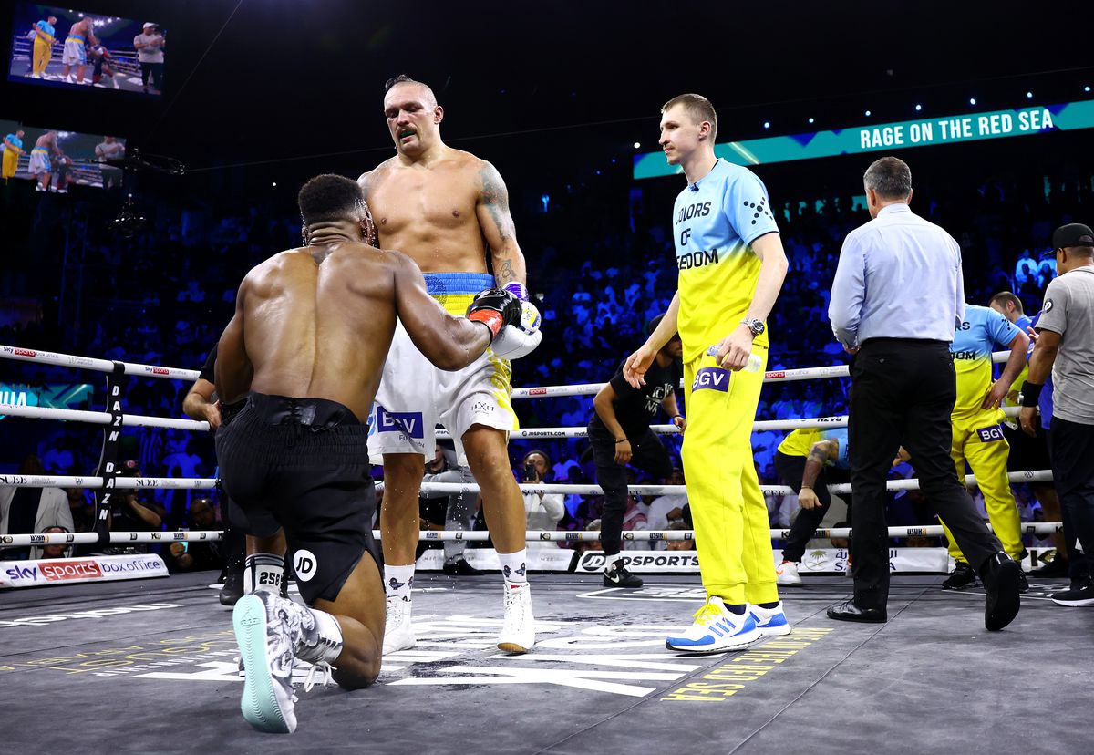 Ucraineanul Usyk l-a învins din nou pe Anthony Joshua! Scandal după meci: a aruncat centurile și a plecat din ring