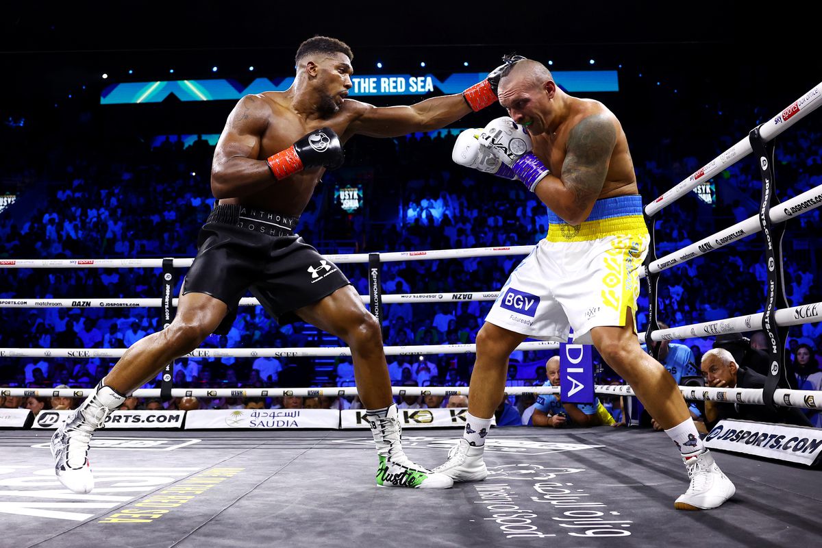 Ucraineanul Usyk l-a învins din nou pe Anthony Joshua! Scandal după meci: a aruncat centurile și a plecat din ring