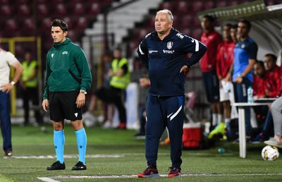 Un fost jucător de la CFR, despre problemele campioanei: „Atmosfera e rece, jucătorii sunt individualiști” + diferența dintre Mutu și Petrescu