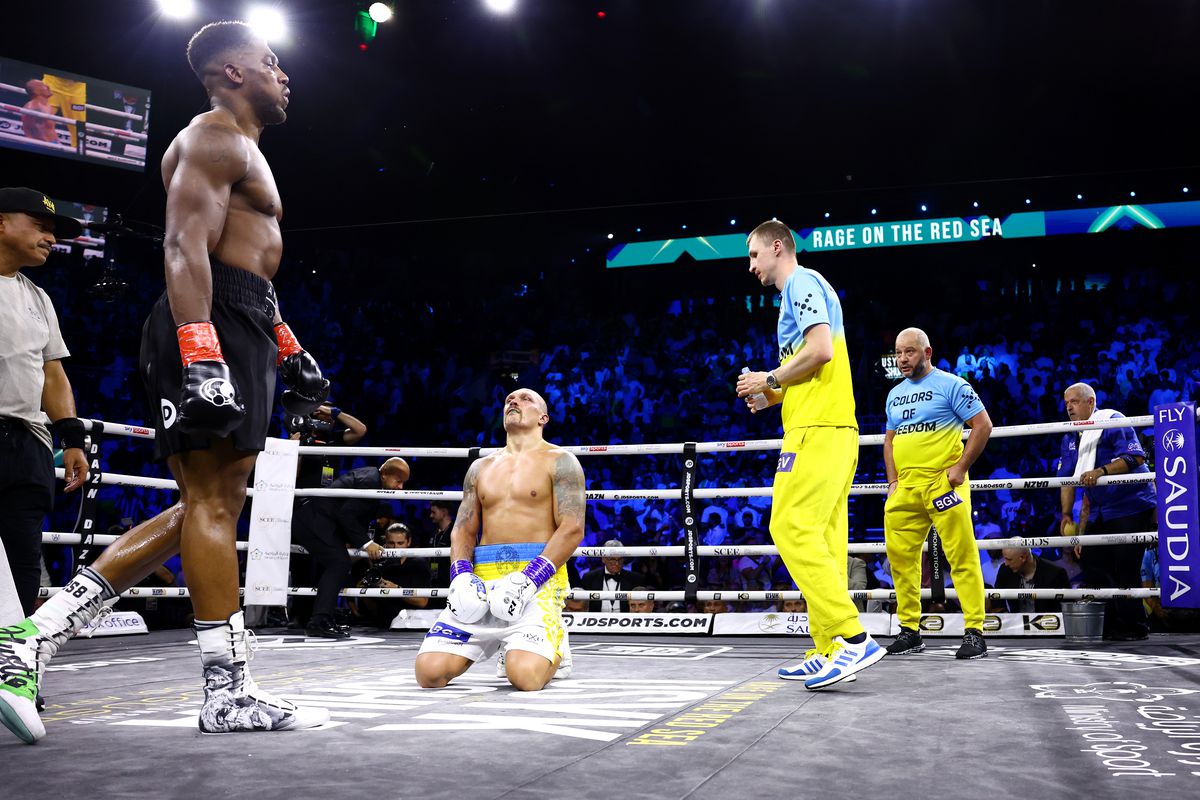 Ucraineanul Usyk l-a învins din nou pe Anthony Joshua! Scandal după meci: a aruncat centurile și a plecat din ring