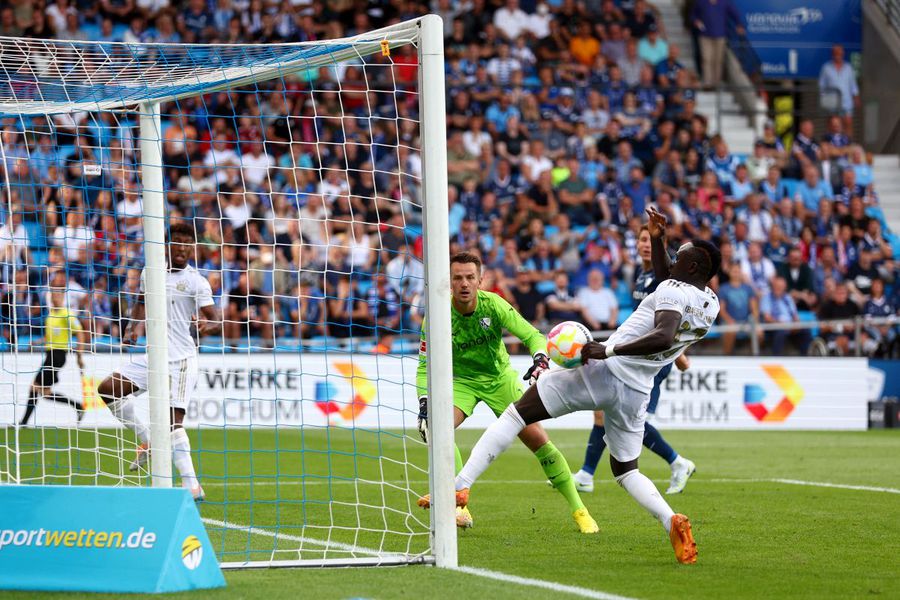 Sadio Mane, un adevărat gentleman / FOTO: Guliver/Getty Images Bayern Munchen și-a distrus adversara: 7-0 în deplasare + Gest superb al lui Sadio Mane, în aplauzele asistenței