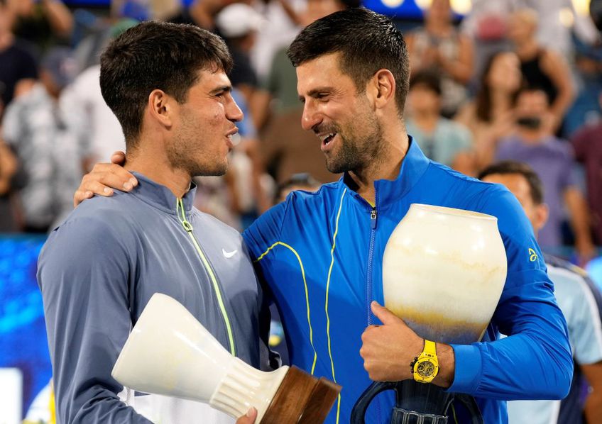 Carlos Alcaraz și Novak Djokovic cu trofeele de la Cincinnati Foto Imago