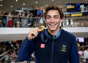 Armand Duplantis visează să pună alți 5 centimetri recordului mondial la săritura cu prăjina » Fiecare nou reper îi aduce 50.000 de dolari