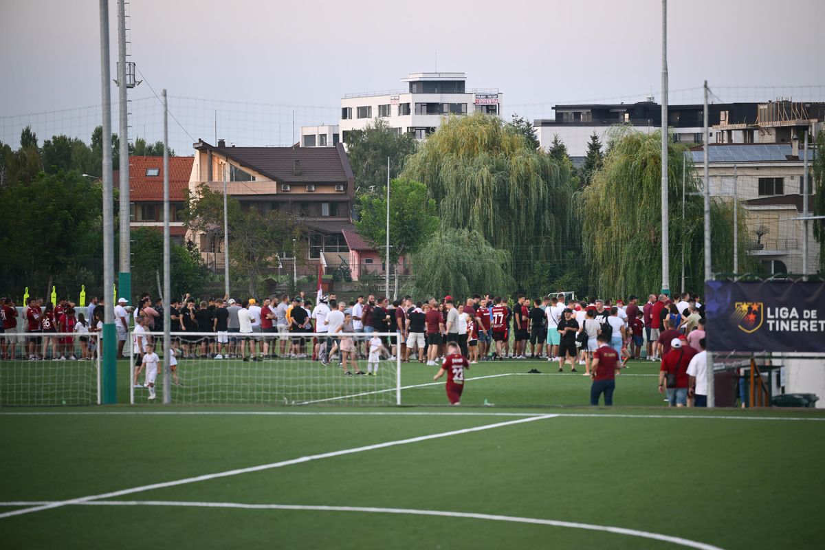 Nebunie la primul antrenament al lui Șumudică la Rapid! Sute de suporteri l-au întâmpinat » Primele imagini